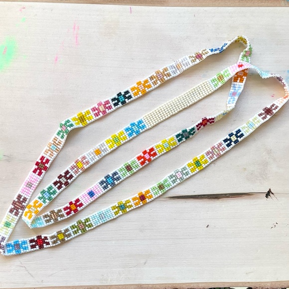 HANDMADE GLASS NECKLACE | 8-Bit Daisy Chain Small Batch Handwoven Loop Necklace - Picture 5 of 10